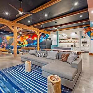  Hostel Howzit United States