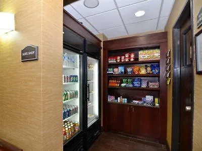 ממפיס Best Western Plus Galleria Inn & Suites מלון